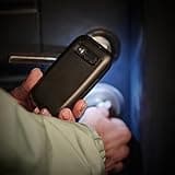 Panasonic KX-TU550EXC 4G Essentials Clamshell Teléfono Móvil Para Personas Mayores, Cámara De 1.2 MP, con Pantalla Grande de 2.8", 300 Horas De Tiempo En Espera, Azul