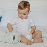 Suavinex, Neceser para Bebés de Tela, Set Regalo Bebé Recién Nacido con Cosmética: Gel Champú 100 ml + Loción Hidratante 100 ml + Crema Pañal 75 ml + Baby Cologne 50 ml. Formato Viaje. Azul Dreams